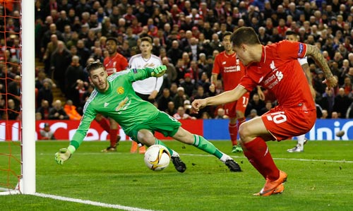 Thủ môn De Gea và hàng thủ M.U sẽ đối mặt với hàng công Liverpool năng động, sắc sảo Ảnh: REUTERS