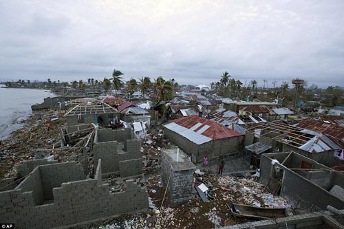 Hàng loạt ngôi nhà bị phá hủy ở Haiti Ảnh: AP