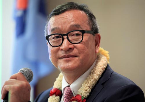 Lãnh đạo CNRP Sam Rainsy phát biểu tại một khách sạn ở thủ đô Manila - Philippines vào tháng 6 Ảnh: REUTERS