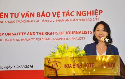 Bà Misaco Ito, đại diện UNESCO Bangkok, trình bày chỉ số an toàn nhà báo của UNESCO