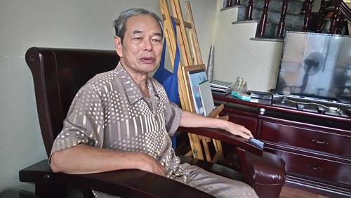 Cựu binh Lê Xuân Khảm kể lại trận đánh oanh liệt của tàu 69 với tàu địch Ảnh: TRỌNG ĐỨC