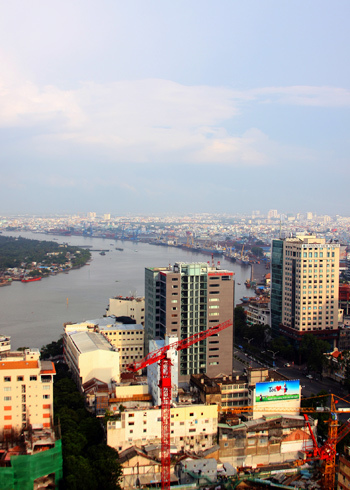 Nhà đầu tư phía Bắc vẫn đang rót vốn vào nhiều cao ốc mặt tiền tại Sài Gòn. Ảnh: Vũ Lê