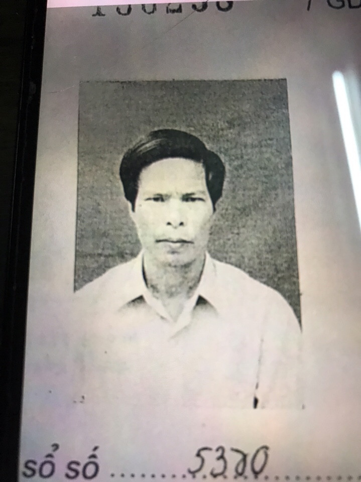 Ảnh trong h&ocirc;̀ sơ Đảng vi&ecirc;n của &ocirc;ng Cao Xu&acirc;n Sơn (ảnh chụp tư li&ecirc;̣u)
