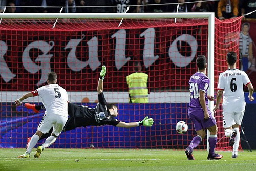 Marco Asensio (20) lập cú đúp cho Real Madrid