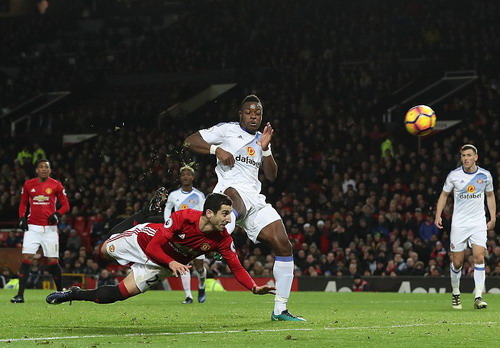 Động tác tiếp bóng đầy ngẫu hứng của Mkhitaryan đem lại bàn thắng