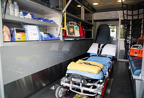 Xe cấp cứu của Phòng khám Family Medical Practice với trang thiết bị hiện đại