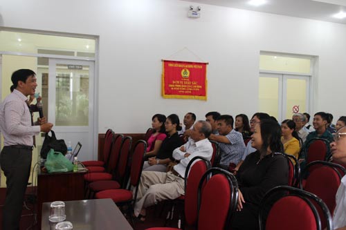 CNVC-LĐ quận 1, TP HCM nghe tuyên truyền về phòng chống HIV/AIDS