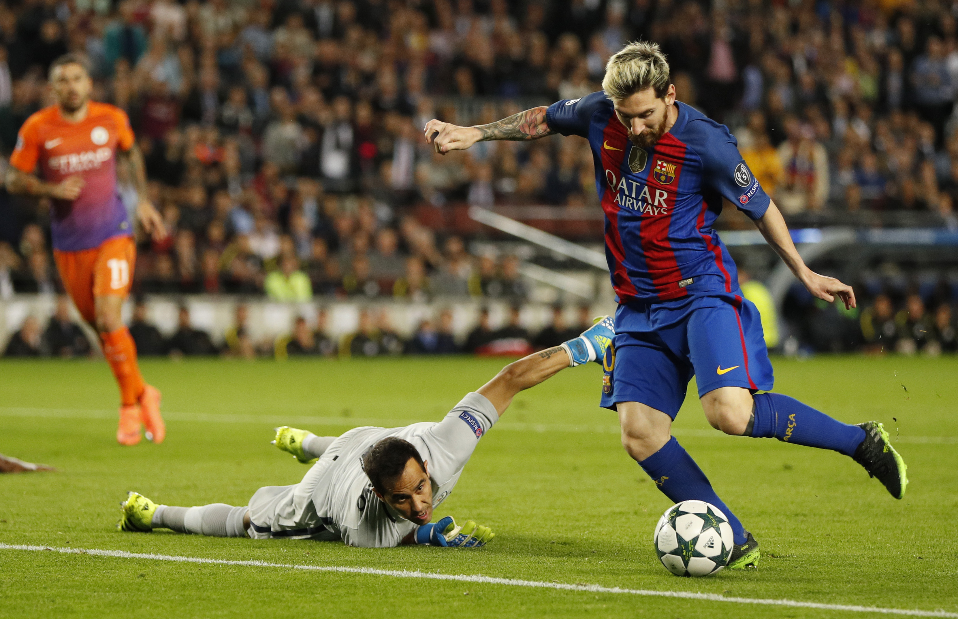Man City chắc chắn là đối thủ cạnh tranh khó chịu của Barca và Messi những ngày này. Tuy nhiên, bức ảnh hung thần Messi này vẫn khiến fan hâm mộ phải thán phục trước sức mạnh và sự bùng nổ của anh chàng, khiến đối thủ phải sợ hãi.