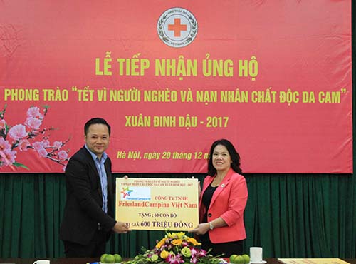 FrieslandCampina Việt Nam hỗ trợ 60 con bò trị giá 600 triệu đồng cho nông dân