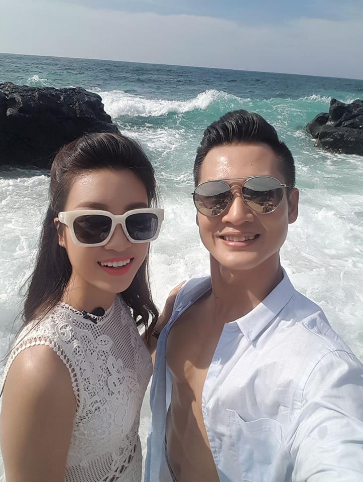 Hoa hậu Đỗ Mỹ Linh "tình tứ" với Đức Tuấn ở Lý Sơn