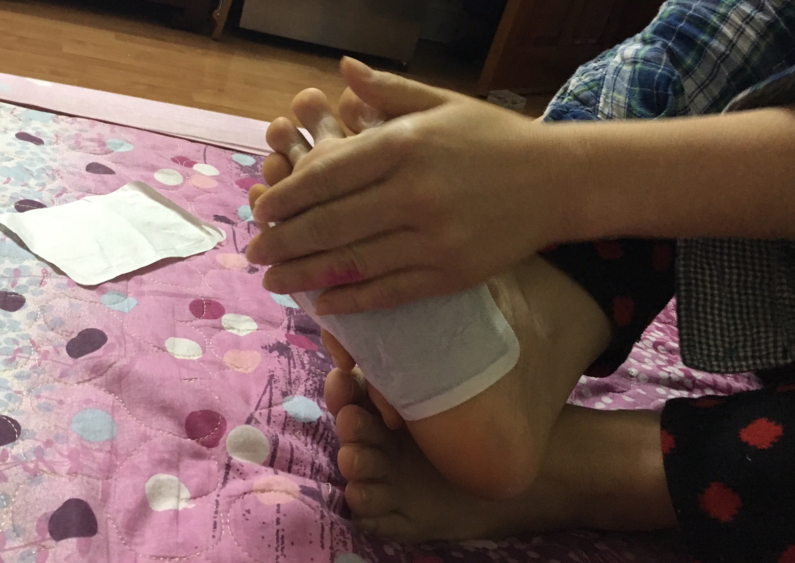  Chưa c&oacute; nghi&ecirc;n cứu khoa học n&agrave;o chứng minh miếng d&aacute;n c&oacute; t&aacute;c dụng thải độc trong cơ thể 