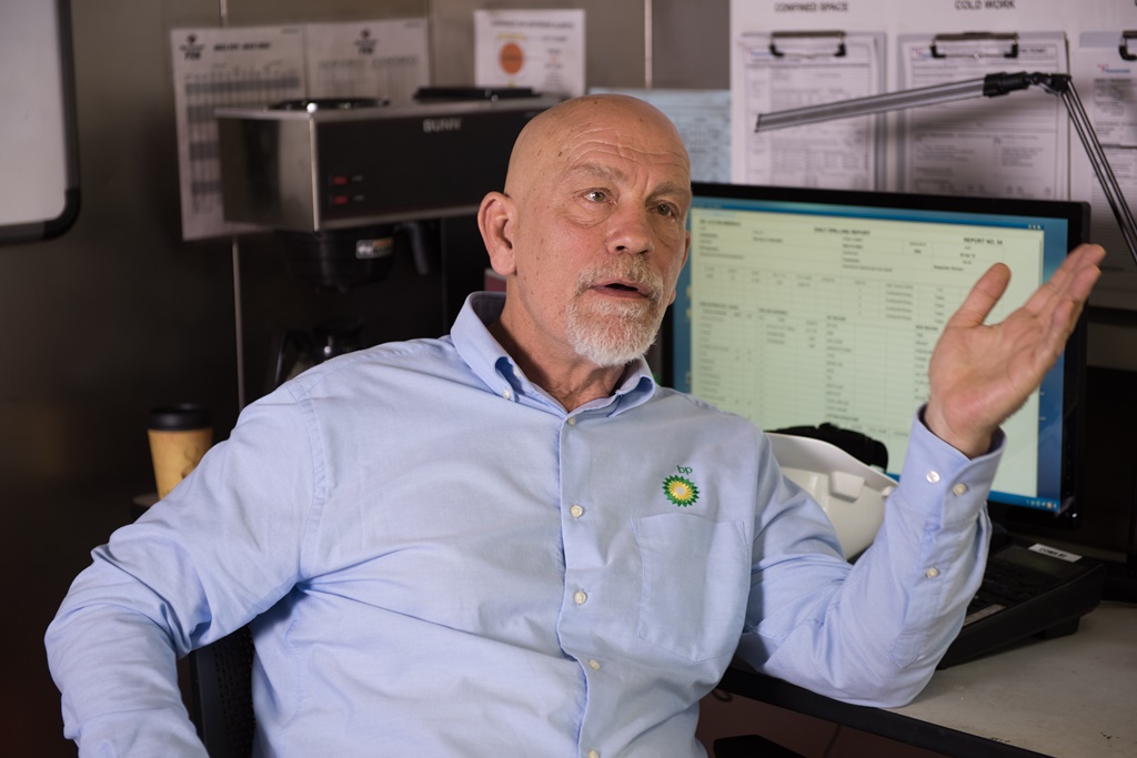  Một trong 2 gi&aacute;m s&aacute;t của BP 