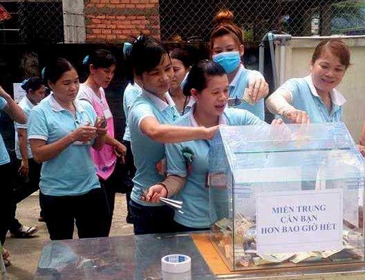 Người lao động tại Công ty TNHH Long Rich (KCN Linh Trung 2, TP HCM) quyên góp được hơn 35 triệu đồng tham gia chương trình cứu trợ đồng bào miền Trung do Báo Người Lao Động tổ chức