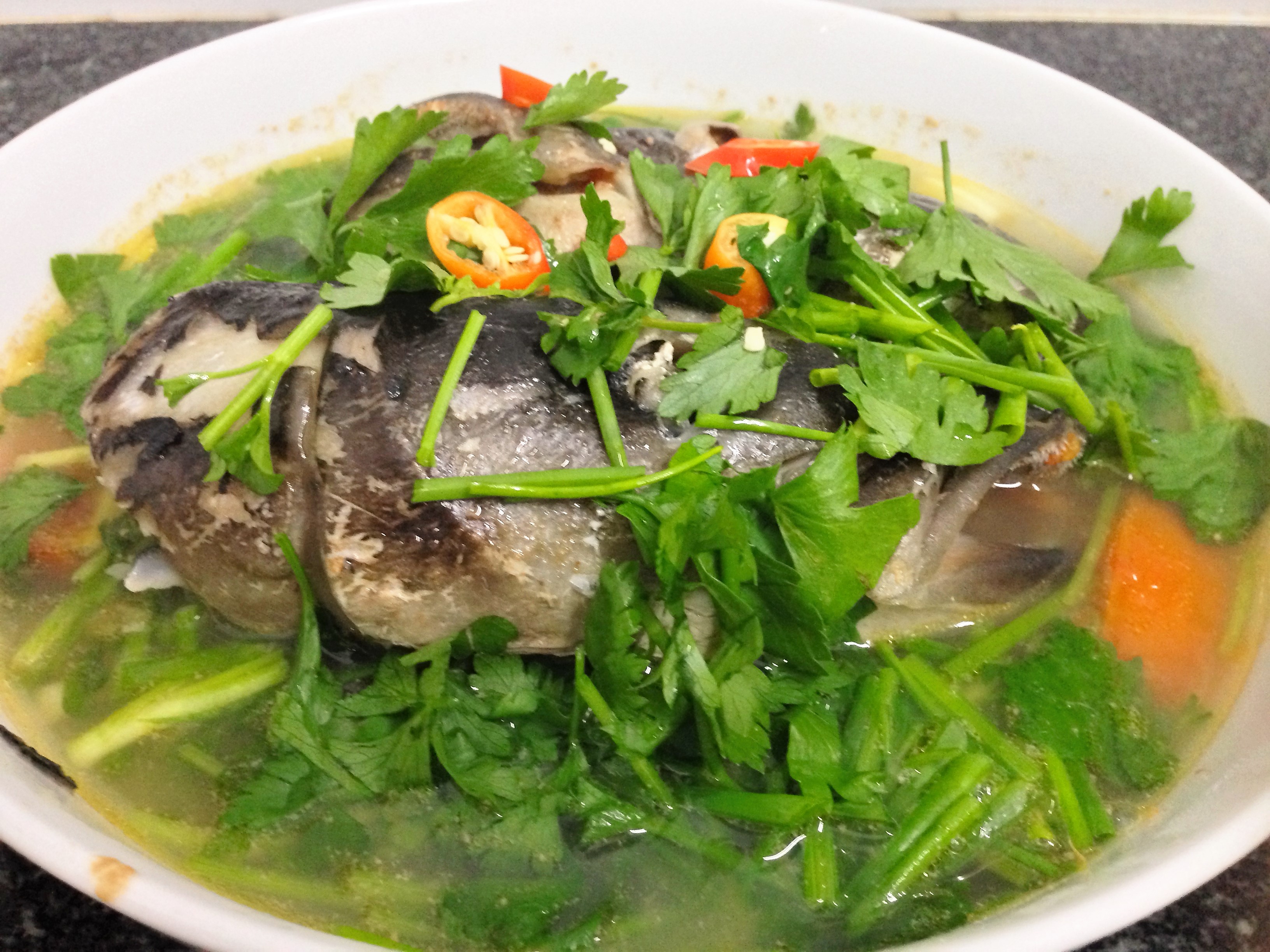  Đầu cá bớp nấu ngót 