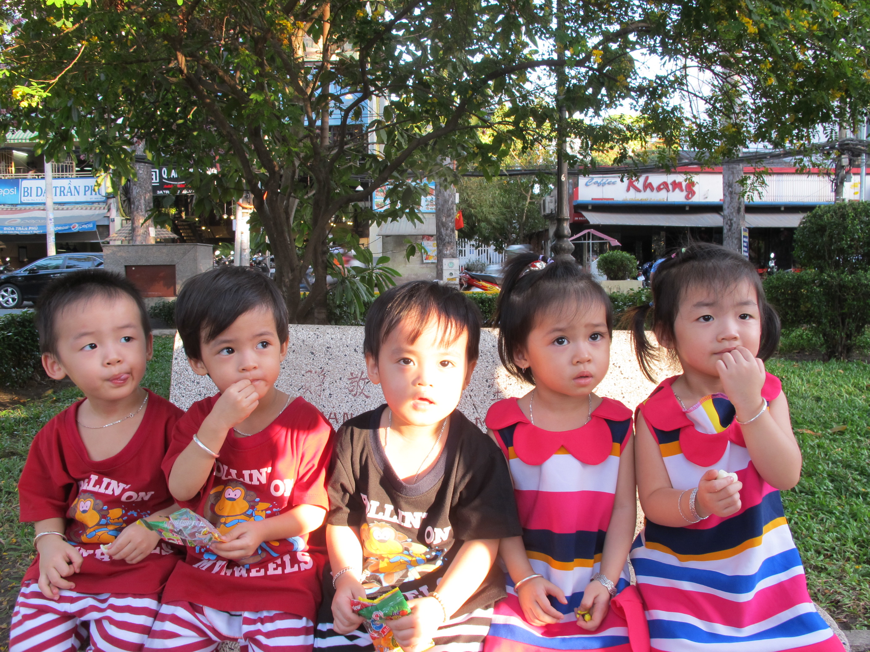 Những em bé trong ca sinh 5 tại Việt Nam đáng yêu tuổi lên ...