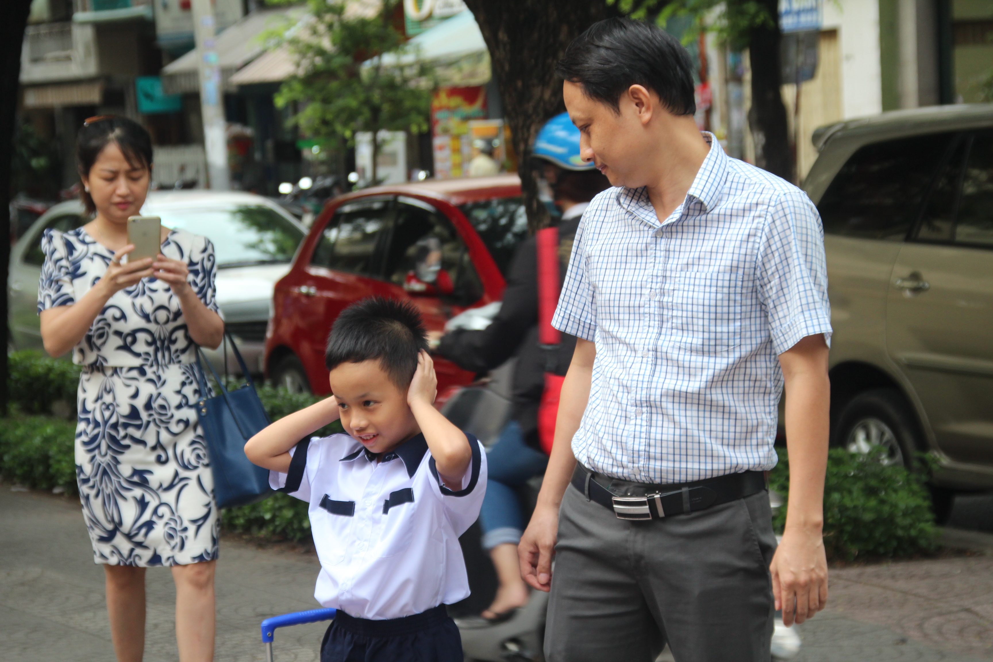 Phụ huynh lo bạo hành và vướng mắc khoản đóng góp tình nguyện - Ảnh 1. Phụ huynh lo bạo hành và thắc mắc khoản đóng góp tình nguyện - Ảnh 1.