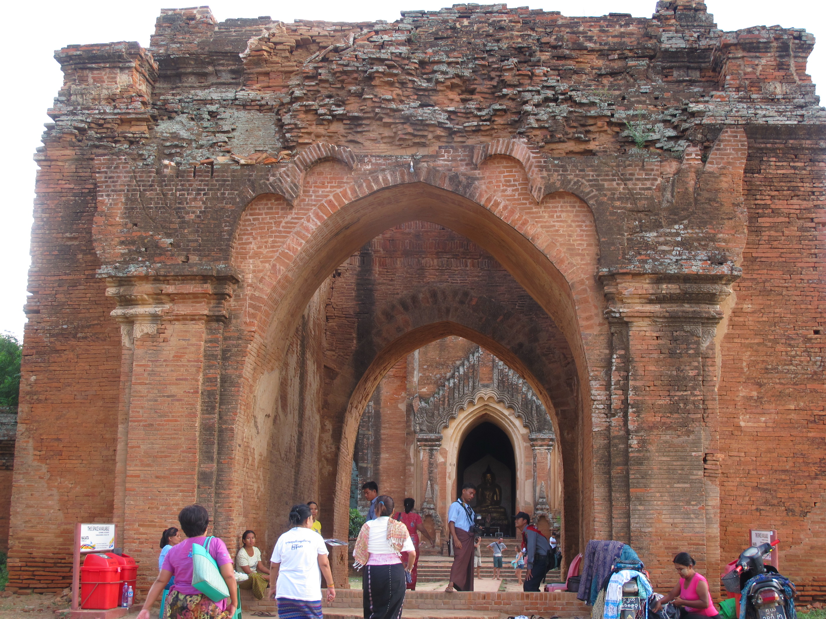 
Bagan có khoảng 4000 ngọn tháp cổ
