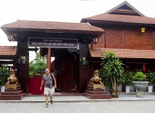 Chiêm ngưỡng nhà sàn gỗ lim lớn nhất Việt Nam | Thị trường NLD