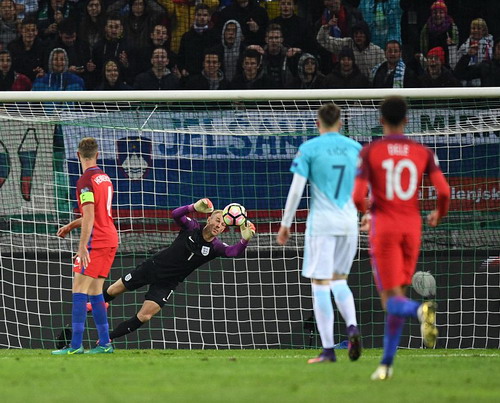 Một ngày quá vất vả cho thủ thành Joe Hart