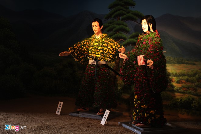 Búp bê mặc trang phục hoa cúc trong lễ hội ở Nhật Bản