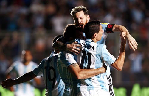Argentina thắng đậm Colombia nhờ màn tỏa sáng của đội trưởng Messi Ảnh: REUTERS