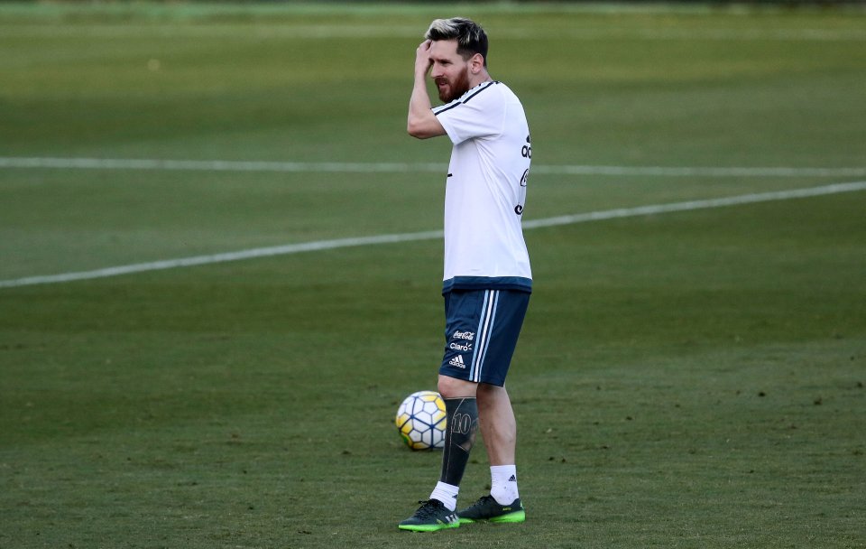 Độc đáo và đầy sức hút, hình xăm của Messi với Brazil là một trong những phần không thể thiếu trong kho tàng nghệ thuật trên chân anh. Chụp một cái hình để lưu giữ đẳng cấp và mức độ độc đáo này.