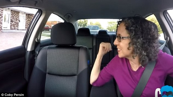 Clip chứng minh cho cha mẹ thấy rằng trẻ em rất dễ dàng bị bắt cóc