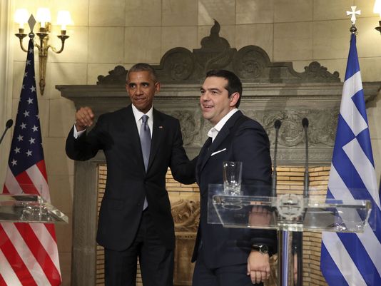 
Ông Obama và Thủ tướng Hy Lạp Alexis Tsipras trong cuộc họp báo chung tại Athens hôm 15-11. Ảnh: AP
