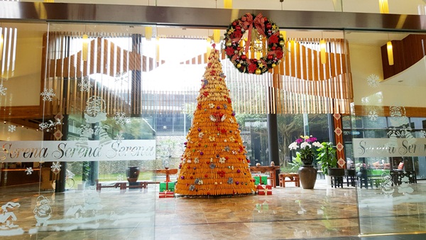 Độc đáo \'cây ngô Noel\' làm từ 3600 bắp ở Hòa Bình | Thị trường NLD