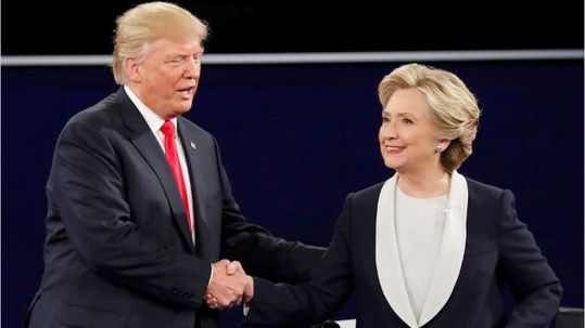 
Ứng viên tổng thống Hillary Clinton và đối thủ Donald Trump Ảnh: AZCENTRAL.COM
