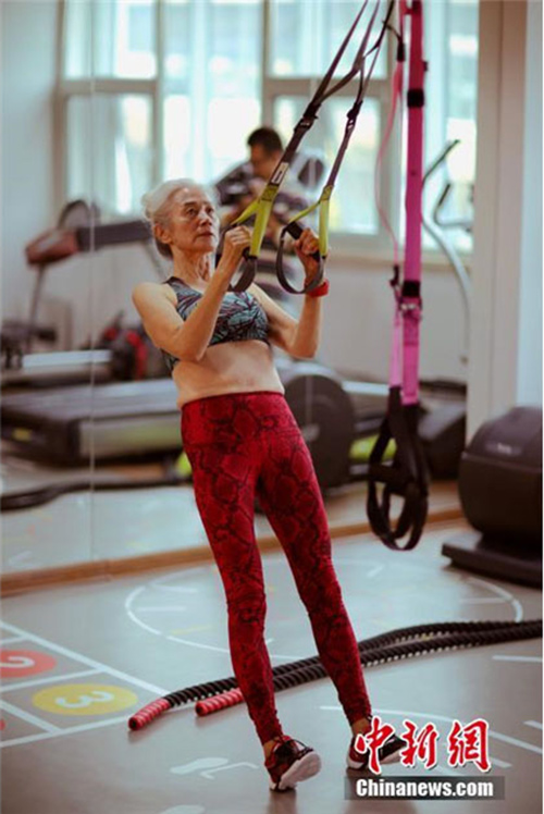 Ngưỡng mộ cụ bà 71 tuổi vẫn tập gym mỗi ngày