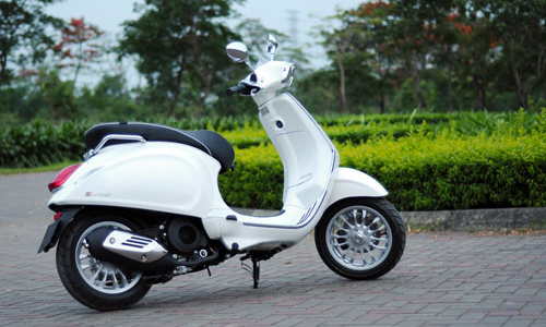 Vespa Sprint giá 74,5 triệu đồng.