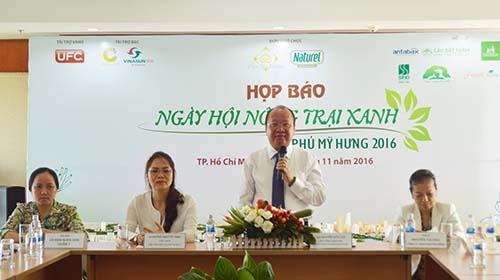 Ông Nguyễn Bửu Hội, Phó Tổng Giám đốc Công ty TNHH Phát triển Phú Mỹ Hưng, phát biểu tại buổi họp báo “Ngày hội Nông trại xanh”