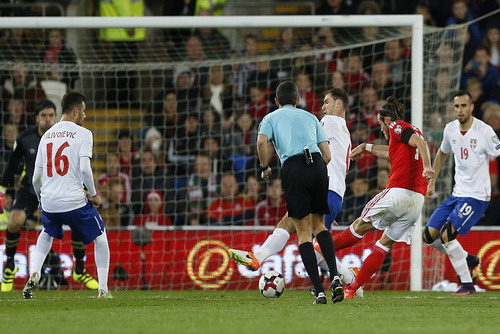 Gareth Bale ghi bàn mở tỉ số cho Xứ Wales