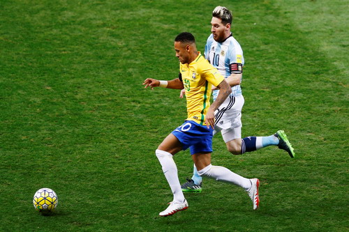 Cuộc đối đầu giữa hai đại kình địch qua hình ảnh Neymar và Messi