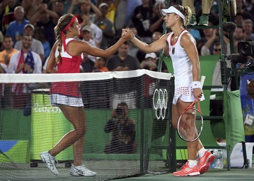 Kerber và Monica Puig trong trận chung kết Olympic Rio