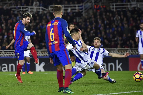 Messi giành lại 1 điểm cho Barcelona