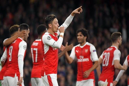 Mesut Ozil và hat0-trick đầu tiên trong sự nghiệp