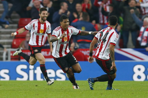 Patrick van Aanholt (giữa) và đồng đội ở CLB Sunderland