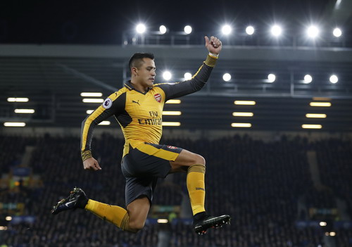 Sanchez sau bàn mở tỉ số cho Arsenal