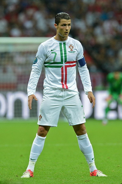 Tư thế đá phạt đã thành thương hiệu của Ronaldo