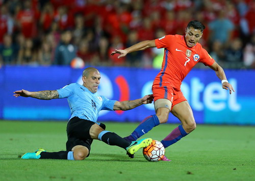 Alexis Sanchez đưa Chile vượt lên trước ở hiệp hai...