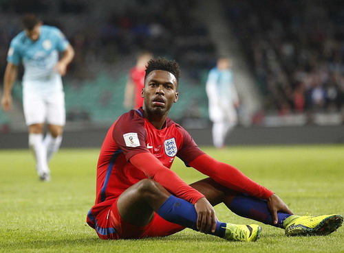 Sturridge bất lực trước hàng thủ Slovenia