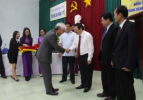 Tổng Giám đốc Công ty Ajinomoto trao kỷ niệm chương dự án Phát triển hệ thống dinh dưỡng Việt Nam