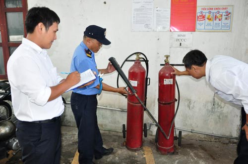 Trang bị dụng cụ phòng cháy chữa cháy tại Công ty CP TIE (thuộc Tổng Công ty Công nghiệp Sài Gòn)