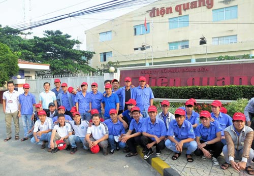 Học viên Trường Trung cấp nghề Kỹ thuật nghiệp vụ Tôn Đức Thắng kiến tập tại Công ty CP Bóng đèn Điện Quang