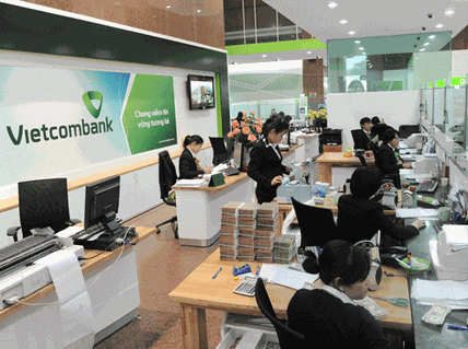 Vietcombank tiếp tục giảm lãi suất tiết kiệm từ đầu tháng 10 - Ảnh 1.