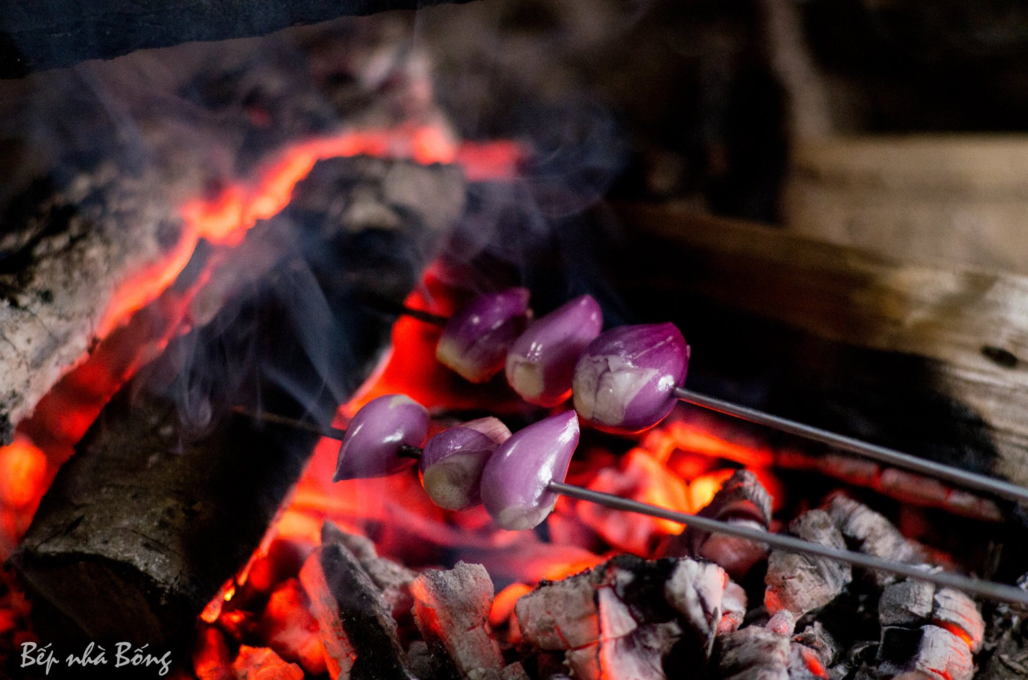  Hành tím nướng trên than hồng 