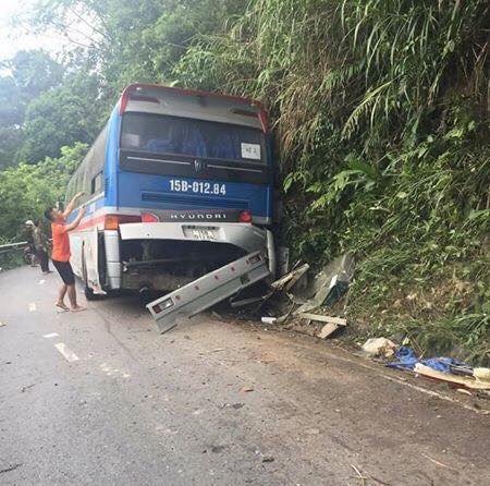 Tai nạn 2 người tử vong ở Tam Đảo: Tài xế cố tình tông vào vách núi - Ảnh 1.