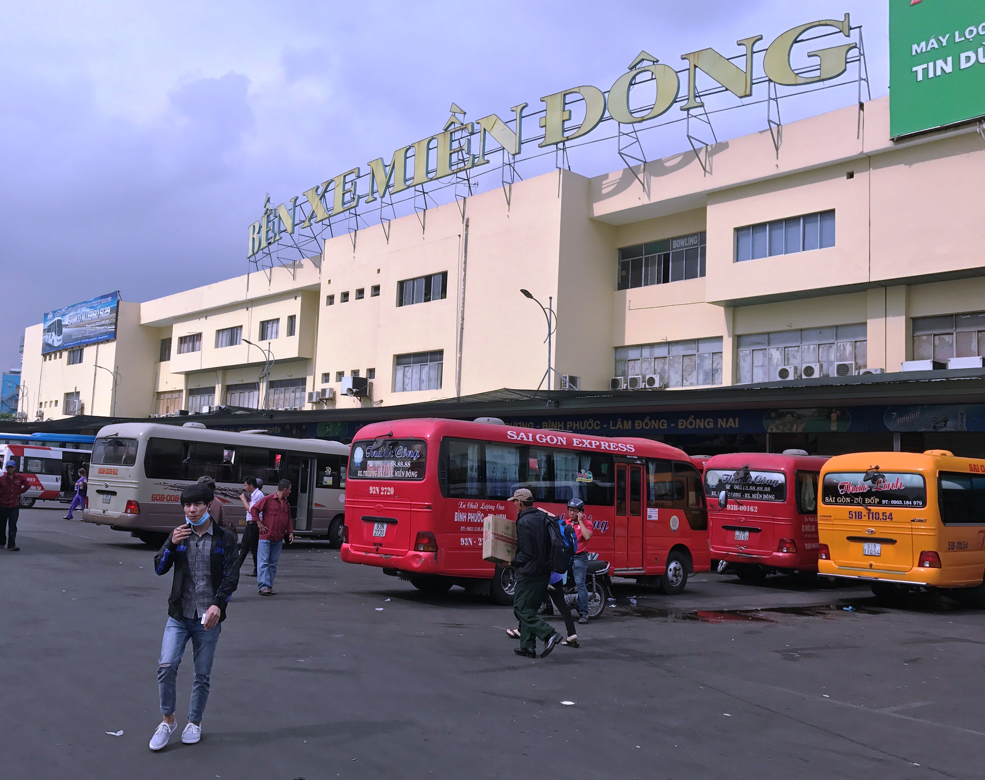 Cửa ngõ Sài Gòn thông thoáng trong ngày đầu trở lại làm việc - Báo ...